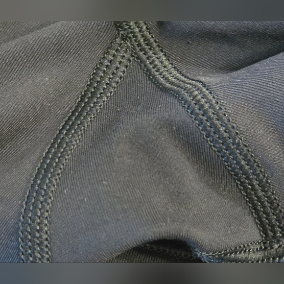 Lululemon Athletica Black Capri Leggings With Zipper Pocket & Mesh Down The Legs - Picture 10 of 10